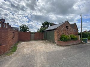 Garage/Workshop/Drive- click for photo gallery